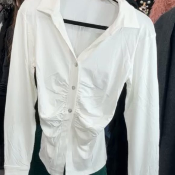 26 Chic Button Down Shirt With Ruched Detail White - Picture 3 of 5